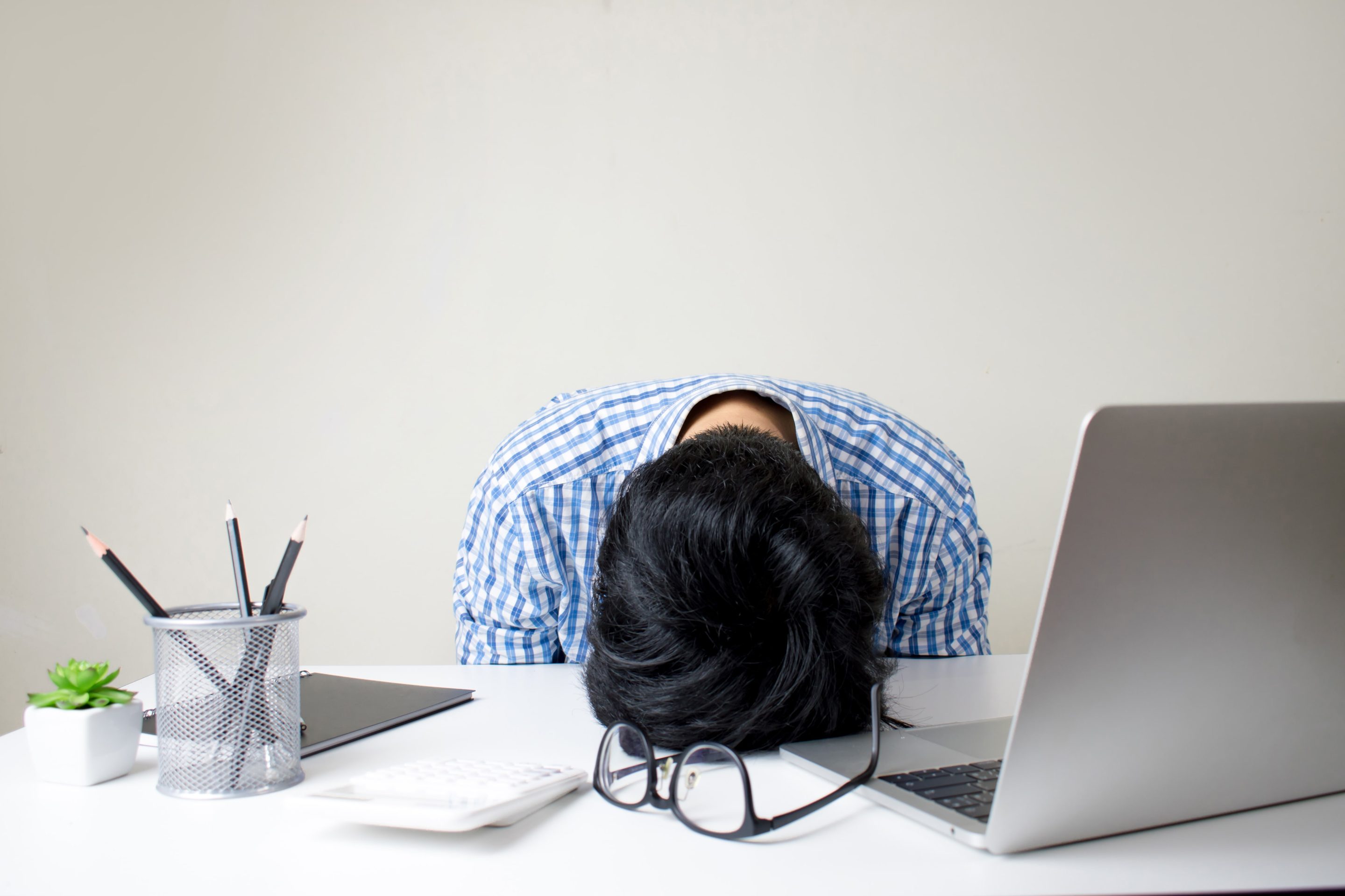 picture-stressful-businessman-work